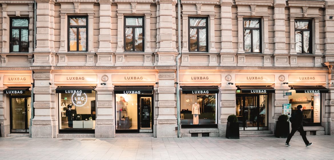 Luksusvaatteita kauppaava Louis Vuitton muuttaa Helsingissä
